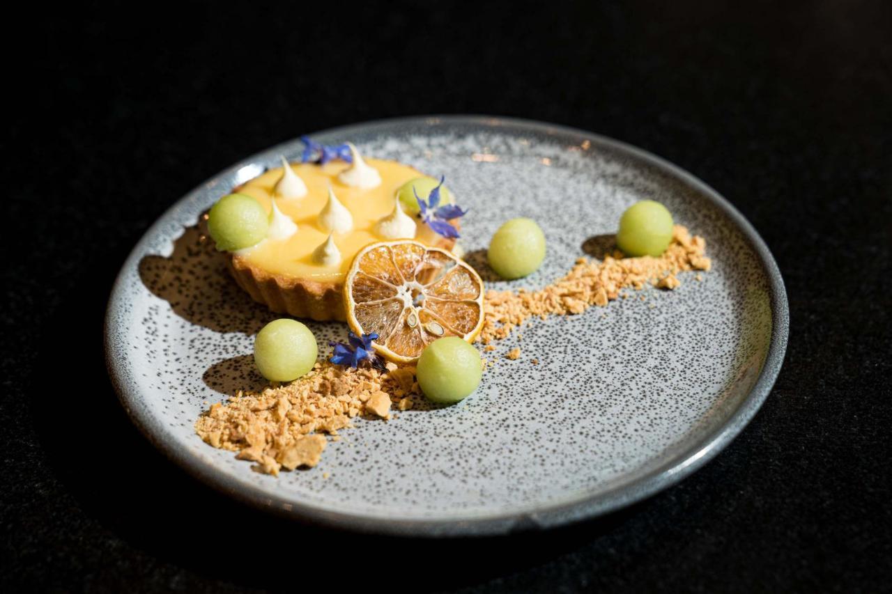 Peppers Waymouth Hotel Аделейд Екстериор снимка A lemon meringue tart