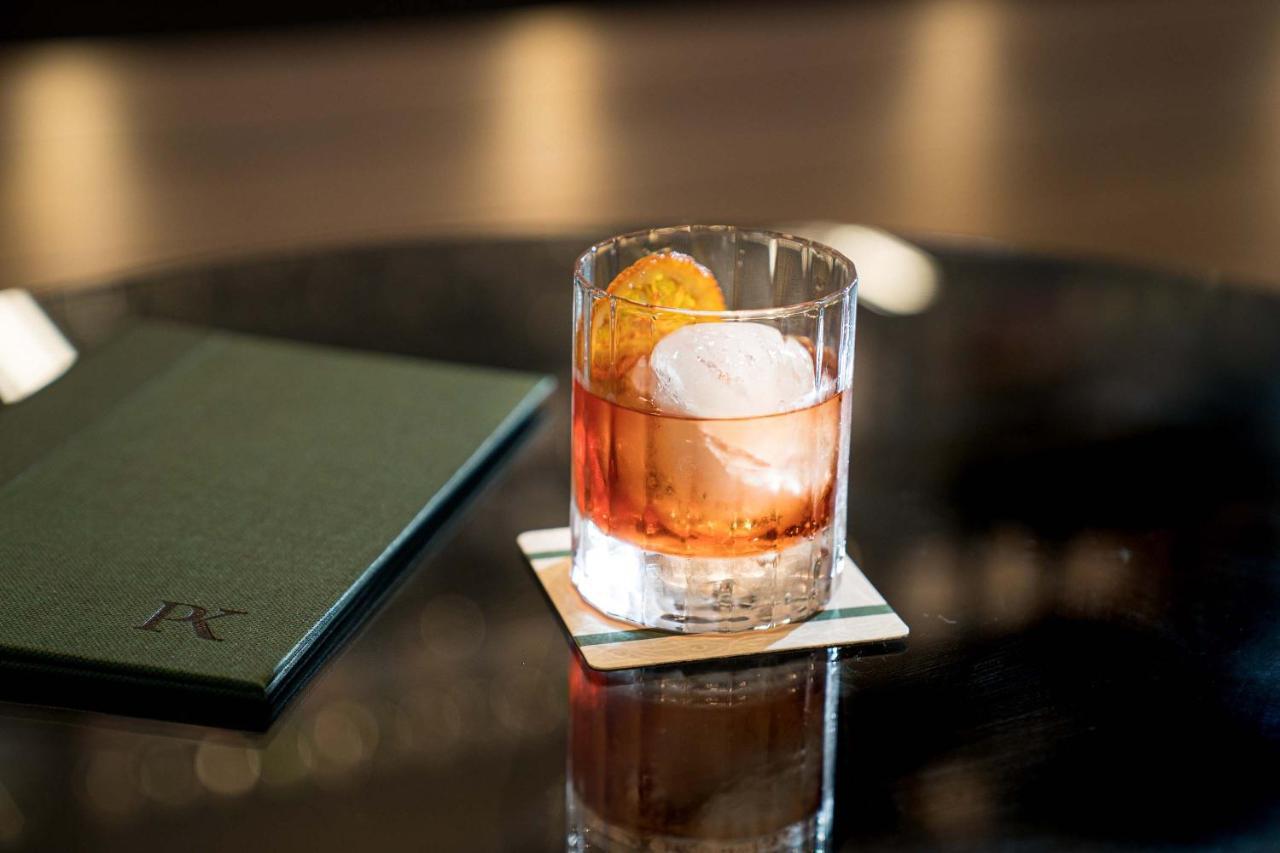 Peppers Waymouth Hotel Аделейд Екстериор снимка A Negroni cocktail